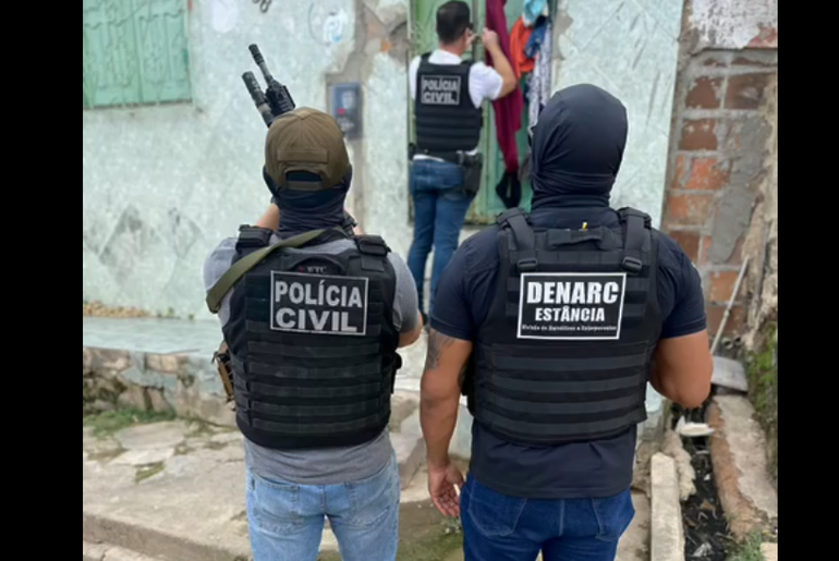 Duas pessoas são presas em flagrante por tráfico de drogas em Estância