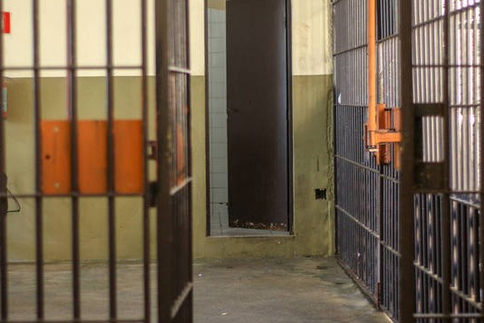 Usuário de drogas é suspeito de agredir a própria mãe idosa em Carira