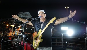 Durval Lelys comanda o Bloco Por Amor ao Iate no pré-carnaval de Aracaju em 2026