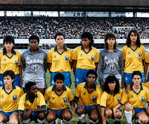 Câmara aprovaPL que reconhece pioneiras do futebol