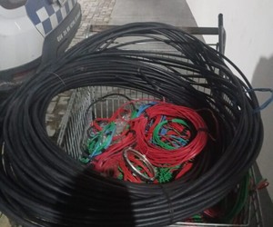 Três pessoas são presas suspeitas de furtar cerca de 120 quilos de fiação elétrica em Aracaju