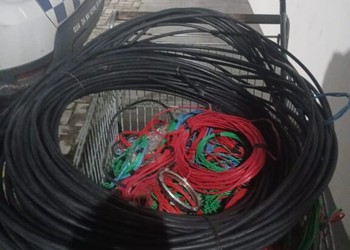 Três pessoas são presas suspeitas de furtar cerca de 120 quilos de fiação elétrica em Aracaju
