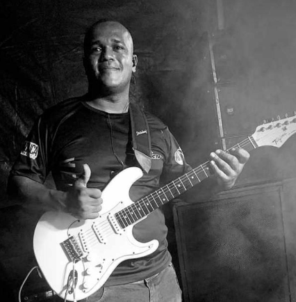 Guitarrista é morto a tiros e tem moto roubada por criminosos na Grande Aracaju