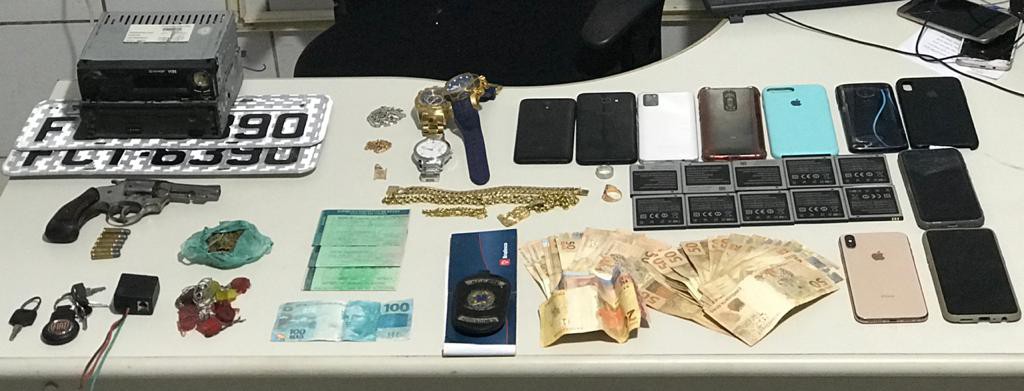 Polícia desarticula grupo criminoso que roubava e vendia veículos na Bahia e em Sergipe