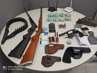 Polícias Civil e Militar apreendem material bélico e elevada quantia de dinheiro em Lagarto