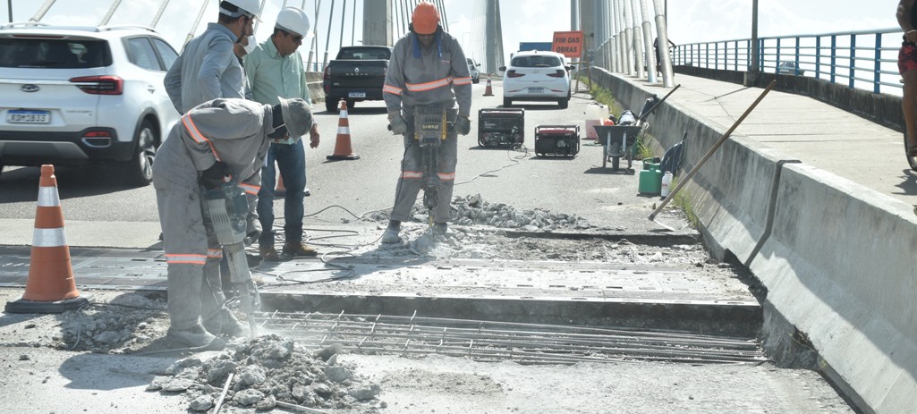 Obra na ponte entre Aracaju e Barra dos Coqueiros deixa trânsito em meia pista