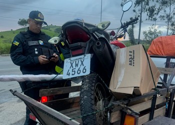 PMSE apreende motocicleta com sinais de adulteração durante a Operação Protetor de Divisas