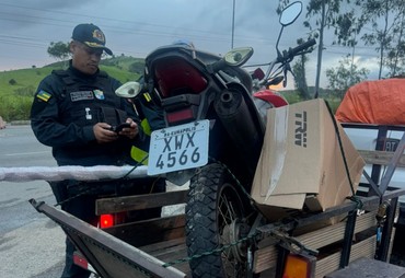 Motocicleta com sinais de adulteração é apreendida durante operação em Simão Dias
