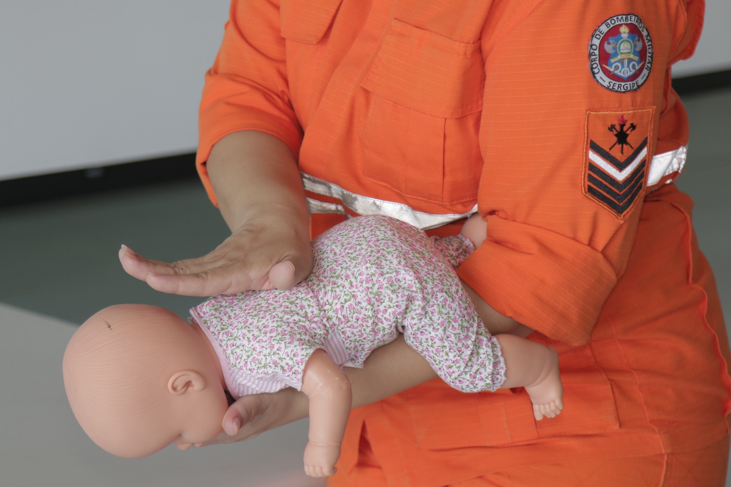 Corpo de Bombeiros orienta como agir diante de situações de engasgo