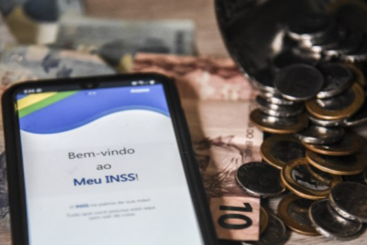 Justiça libera R$ 1,5 bi em atrasados para beneficiários do INSS; veja quem tem direito