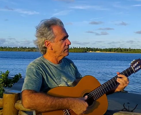 Cantor lança clipe em homenagem à Praia Formosa de Aracaju