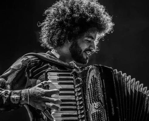Músico Mestrinho recebe título de cidadão aracajuano na Câmara de Vereadores