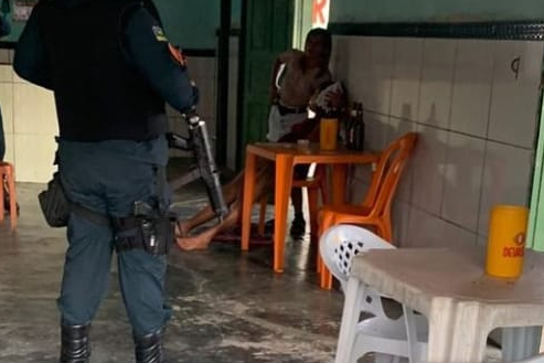 Mulher é baleada dentro de bar em São Miguel do Aleixo
