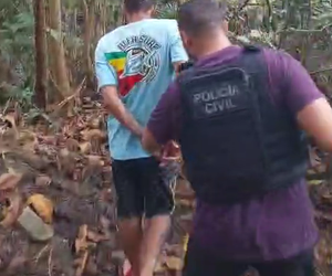 Dupla de suspeitos enterra celulares roubados dentro de mata em Aracaju