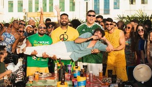 Projeto "Na Farra" ganha edição com Nattan e grupo Menos é Mais na Orla da Atalaia