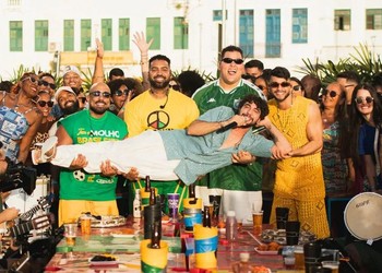 Projeto "Na Farra" ganha edição com Nattan e grupo Menos é Mais na Orla da Atalaia