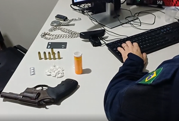 Casal é preso com arma e drogas durante fiscalização da PRF na BR-101 em Estância