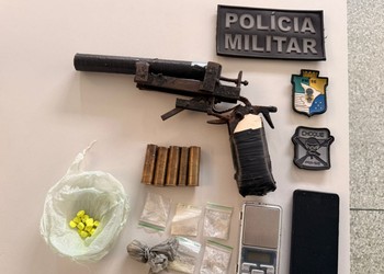 Suspeito de tráfico é preso com arma e drogas no Bairro Japãozinho