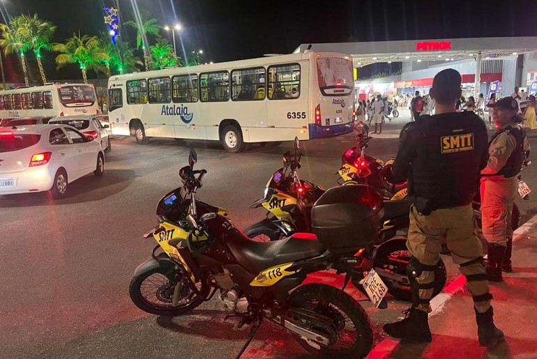 Bloqueios alteram trânsito na Orla da Atalaia neste final de semana; veja