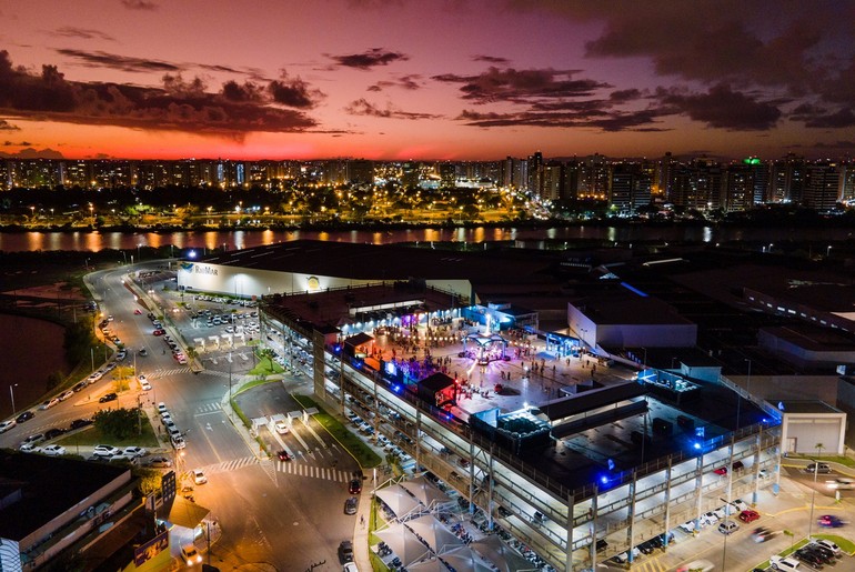 Sarauzin abre temporada 2026 com edição “Brega Chique” no rooftop do RioMar