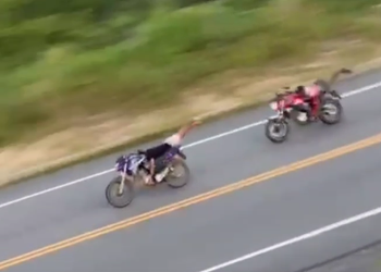 [VÍDEO] Motociclista morre após acidente enquanto fazia manobra radical, na SE-100, em Pacatuba