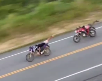 [VÍDEO] Motociclista morre após acidente enquanto fazia manobra radical, na SE-100, em Pacatuba