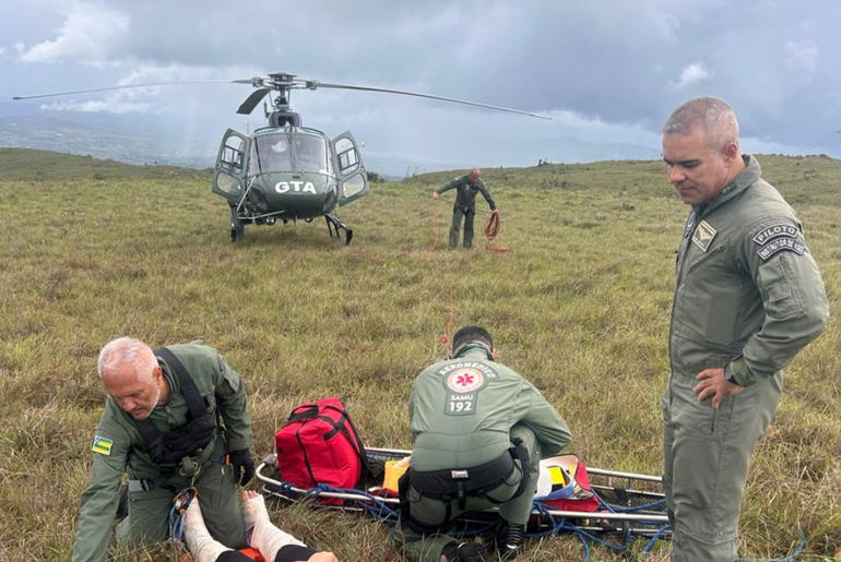 Jovem é resgatada após cair de ribanceira durante trilha na Serra de Itabaiana