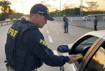 PRF intensifica fiscalização contra álcool ao volante nas rodovias federais de Sergipe