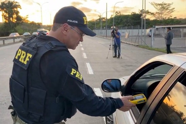 PRF intensifica fiscalização contra álcool ao volante nas rodovias federais de Sergipe
