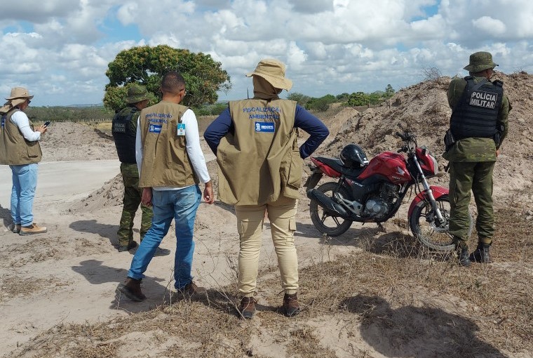 Extração ilegal de minérios é flagrada em Itabaiana
