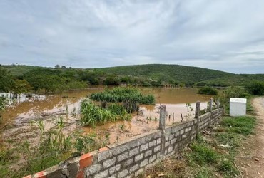 Chuvas fortes provocam alagamentos e interdição de estrada em Porto da Folha