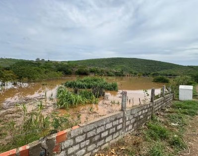 Chuvas fortes provocam alagamentos e interdição de estrada em Porto da Folha