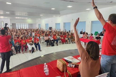 Justiça decide a favor de professores da rede estadual e mantém possibilidade de greve