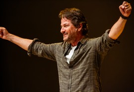 Marcelo Serrado apresenta o espetáculo “Terapia” no Teatro Atheneu em Aracaju