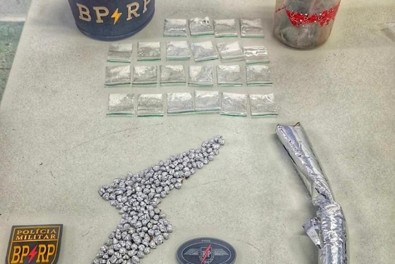 Suspeito de tráfico é preso com 140 pedras de crack em São Cristóvão