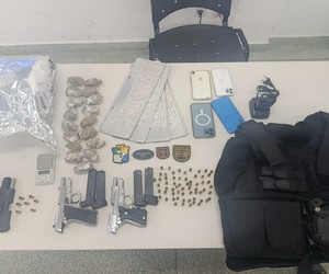 Dois homens são presos com armas e drogas no Bairro José Conrado de Araújo