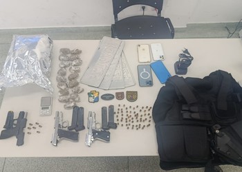 Dois homens são presos com armas e drogas no Bairro José Conrado de Araújo
