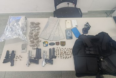 Dois homens são presos com armas e drogas no Bairro José Conrado de Araújo