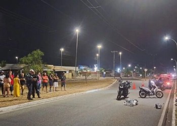 Mulher morre após colisão entre moto e veículo no Augusto Franco