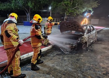 Incêndios atingem veículo em Boquim e ferro-velho em Itabaianinha