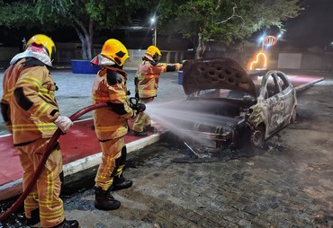 Incêndios atingem veículo em Boquim e ferro-velho em Itabaianinha