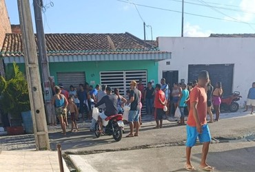 Homem é morto com golpe de faca na região do peito em Umbaúba