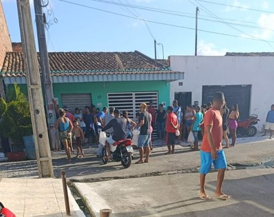 Homem é morto com golpe de faca na região do peito em Umbaúba