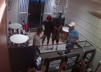 Assalto em lanchonete no centro de Areia Branca é registrado por câmeras de segurança