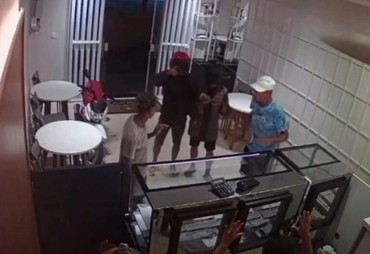 Assalto em lanchonete no centro de Areia Branca é registrado por câmeras de segurança