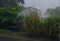 Caminhão tomba após tentar desviar de carreta parada na SE-170