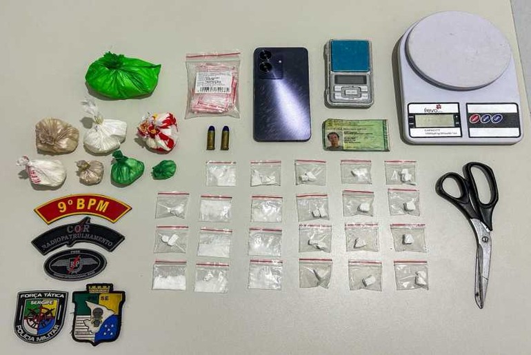 Homem é preso com cocaína, munições e balanças de precisão em Capela
