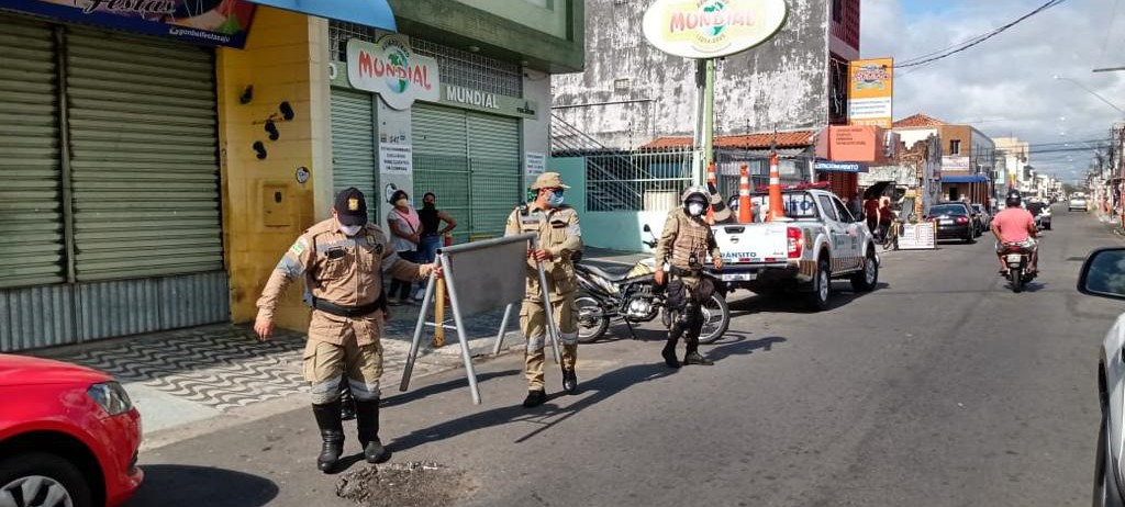 SMTT fiscaliza demarcações irregulares nas vias