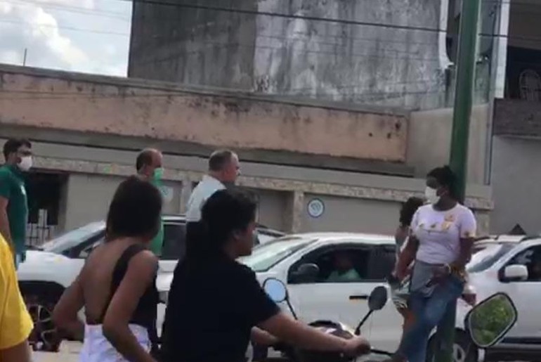 Belivaldo Chagas discute com eleitora em Simão Dias