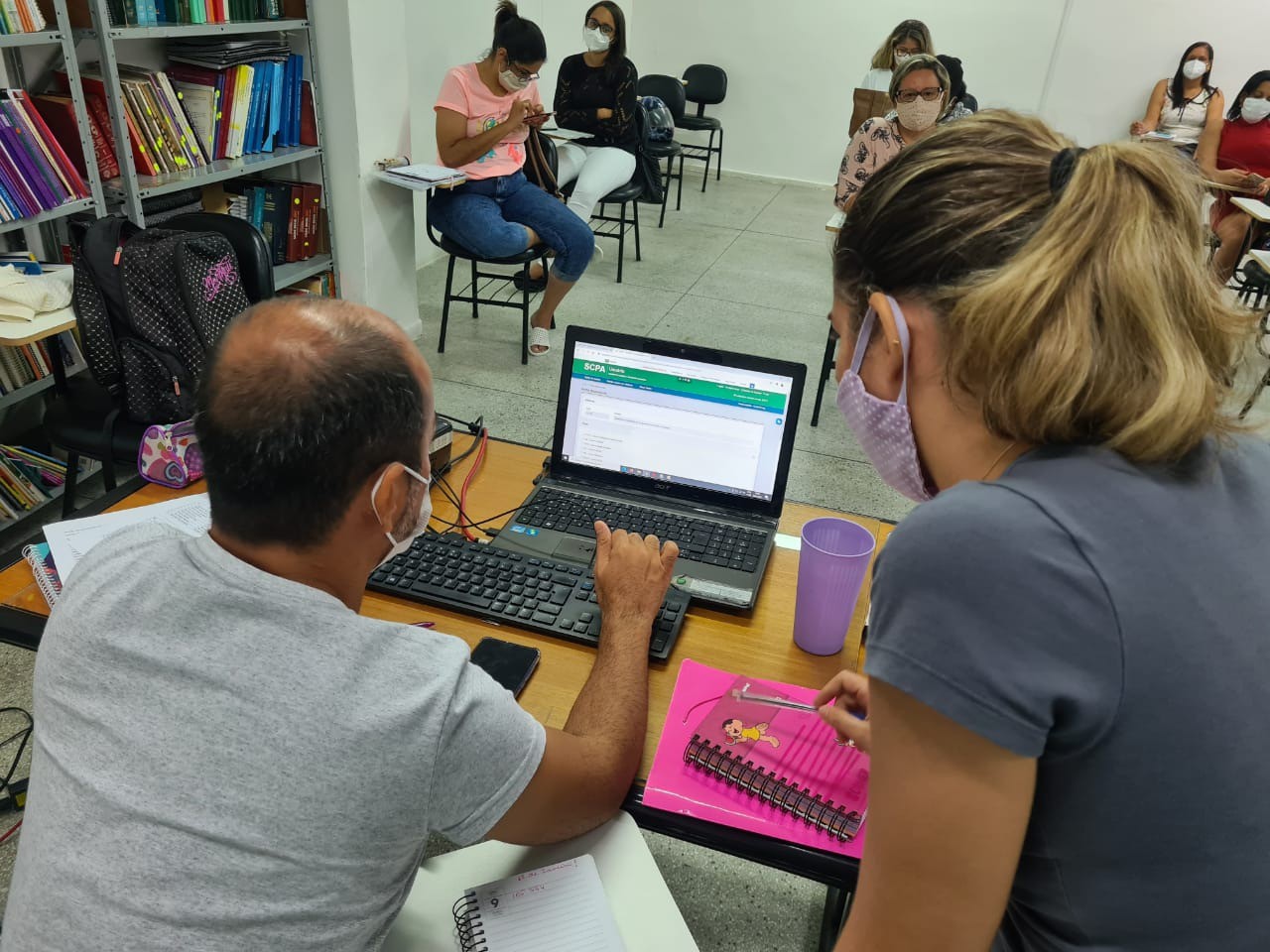 Profissionais de saúde que vão atuar na vacinação contra a covid-19 são capacitados